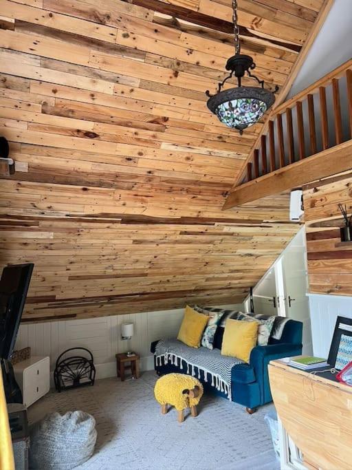 The Shed . A Cosy, Peaceful, 96% Recycled, Chalet. Swansea Esterno foto